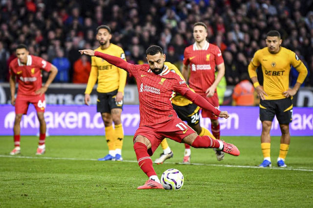 篮球NBA球队教练讨论轮换阵容