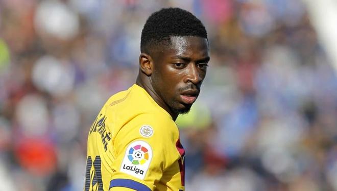 给爷整笑了，曼奇尼假意亲吻布鲁马多，将布鲁马多逗笑