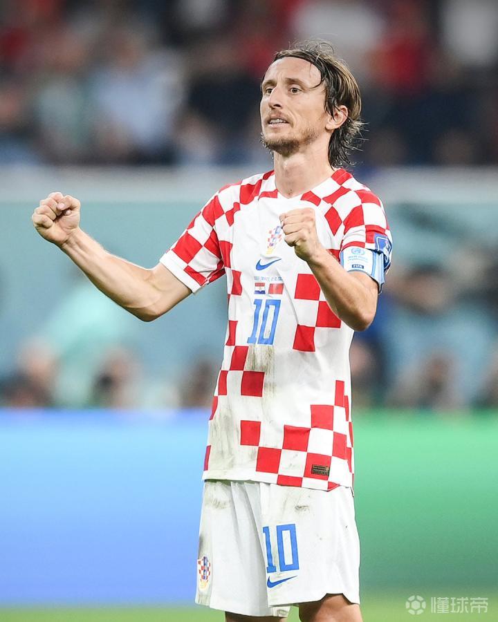 意媒：铃木彩艳可能因为手部骨折缺阵三个月，明年2至3月复出