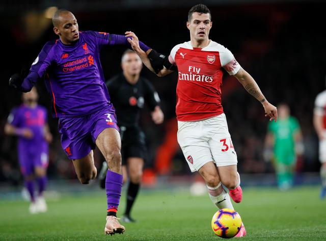 融于池畔，简于形制；瑞典高尔夫球场度假木屋设计